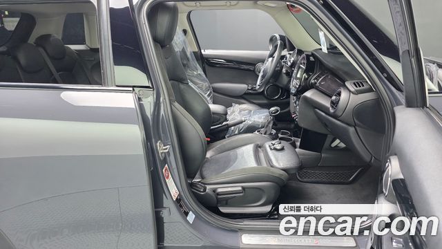 MINI Cooper S 5Door Standard 3rd 2015 — фото 11
