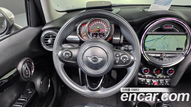 MINI Cooper S 5Door Standard 3rd 2015 — фото 13
