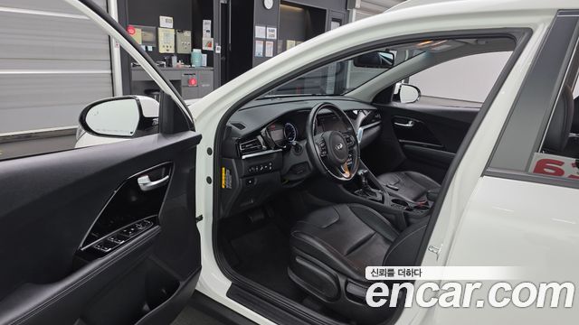 Kia Niro 1.6 HEV Prestige 2021 — фото 10