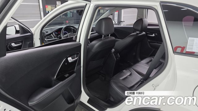 Kia Niro 1.6 HEV Prestige 2021 — фото 11