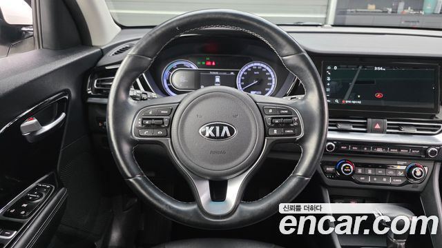 Kia Niro 1.6 HEV Prestige 2021 — фото 12