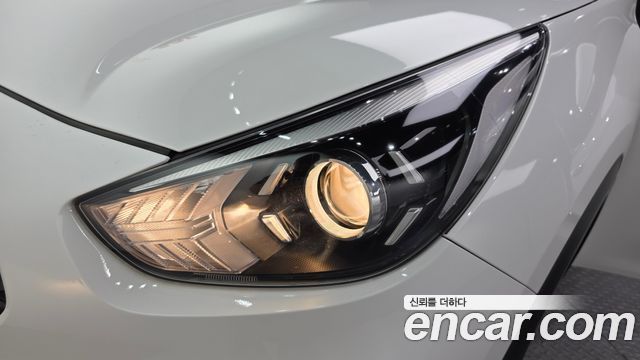 Kia Niro 1.6 HEV Prestige 2021 — фото 22