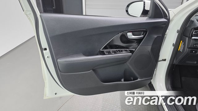 Kia Niro 1.6 HEV Prestige 2021 — фото 24