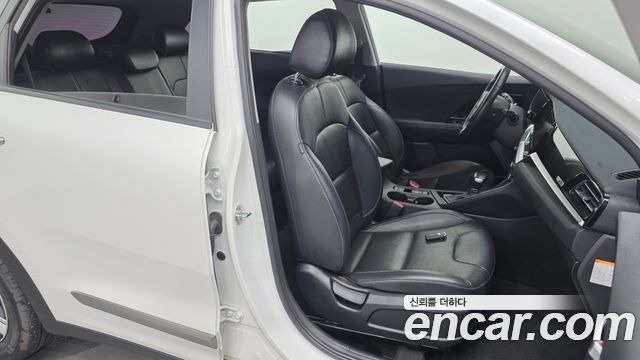 Kia Niro 1.6 HEV Prestige 2021 — фото 26