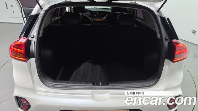 Kia Niro 1.6 HEV Prestige 2021 — фото 30