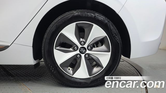 Hyundai Ioniq Electric N 2018 — фото 27