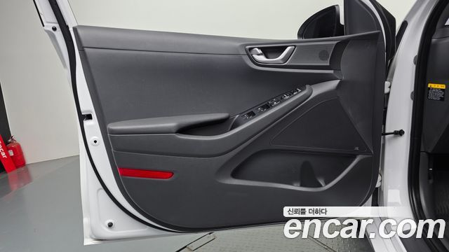 Hyundai Ioniq Electric N 2018 — фото 30