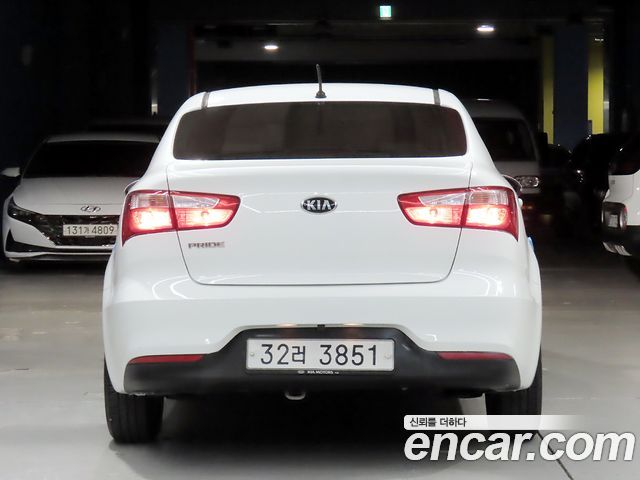 Kia Pride 4DR 1.6 GDI Luxury 2015 — фото 4