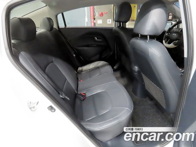 Kia Pride 4DR 1.6 GDI Luxury 2015 — фото 15