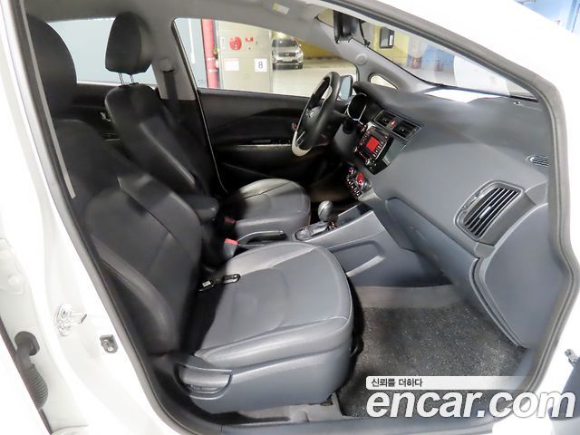 Kia Pride 4DR 1.6 GDI Luxury 2015 — фото 16