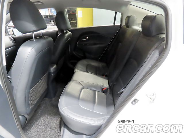 Kia Pride 4DR 1.6 GDI Luxury 2015 — фото 17