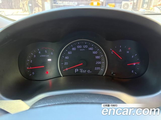 Kia Carnival R Grand Carnival GLX Luxury 2013 — фото 21