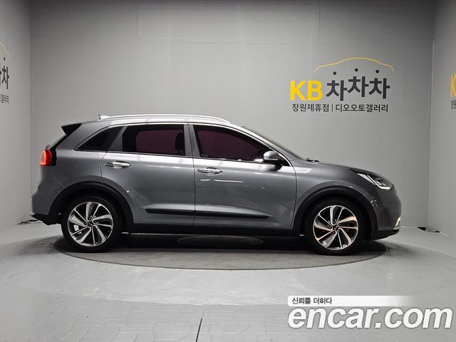 Kia Niro Noblesse 2018 — фото 3
