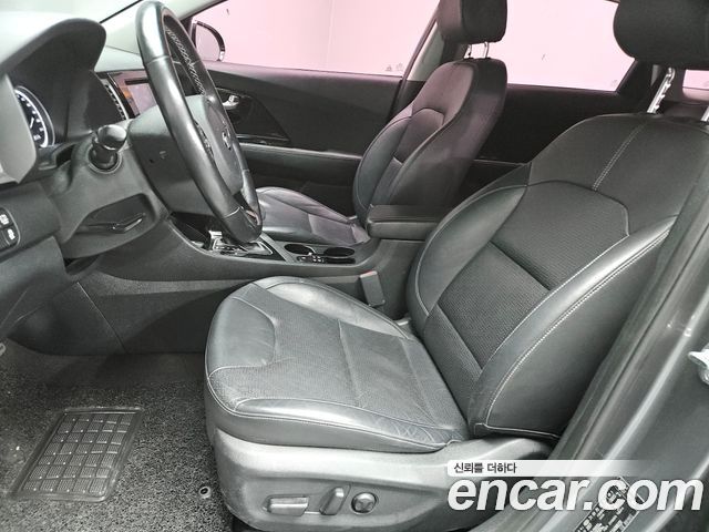 Kia Niro Noblesse 2018 — фото 11