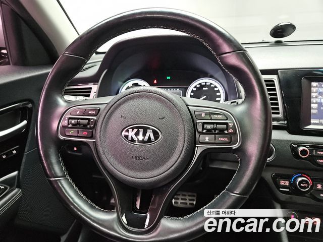 Kia Niro Noblesse 2018 — фото 18