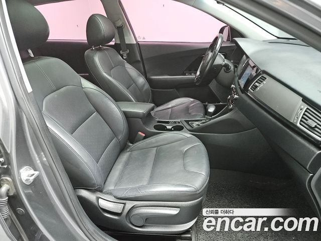 Kia Niro Noblesse 2018 — фото 19