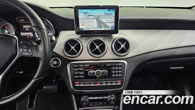 Mercedes-Benz GLA-Class (X156) GLA200 CDI 4MATIC 2015 — фото 14