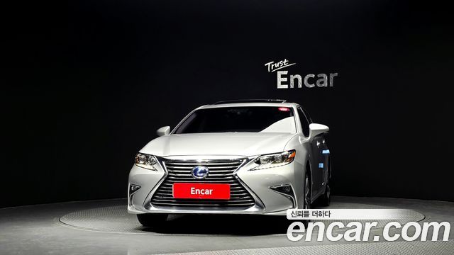 Lexus ES300h Supreme XV60 2018 — фото 3