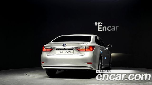 Lexus ES300h Supreme XV60 2018 — фото 4