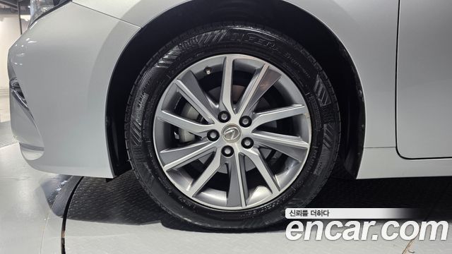Lexus ES300h Supreme XV60 2018 — фото 5