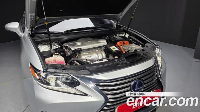 Lexus ES300h Supreme XV60 2018 — фото 6