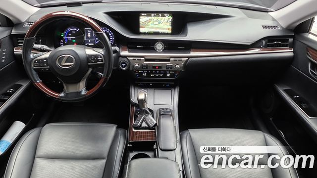 Lexus ES300h Supreme XV60 2018 — фото 7