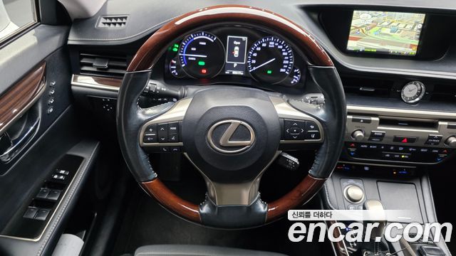 Lexus ES300h Supreme XV60 2018 — фото 13