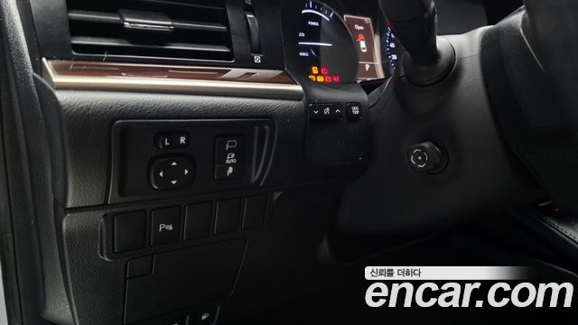 Lexus ES300h Supreme XV60 2018 — фото 16