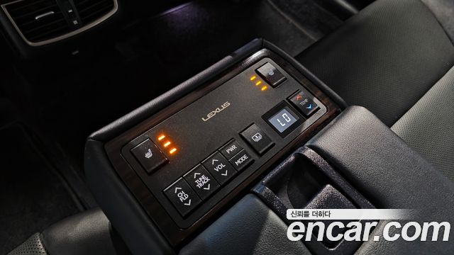 Lexus ES300h Supreme XV60 2018 — фото 18