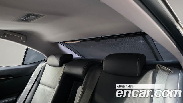 Lexus ES300h Supreme XV60 2018 — фото 19