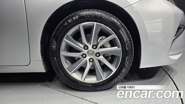 Lexus ES300h Supreme XV60 2018 — фото 21