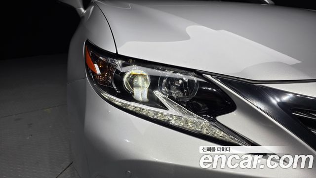 Lexus ES300h Supreme XV60 2018 — фото 22