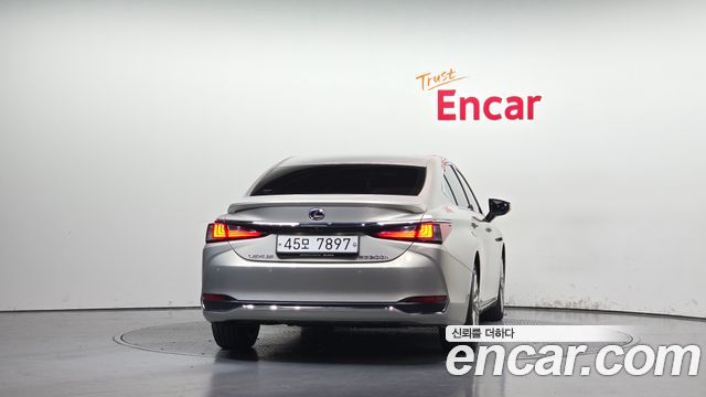 Lexus ES300h (VII) Luxury Plus 2019 — фото 4
