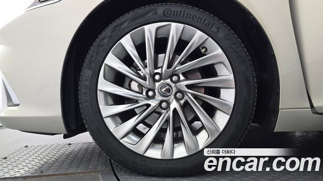 Lexus ES300h (VII) Luxury Plus 2019 — фото 5