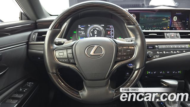 Lexus ES300h (VII) Luxury Plus 2019 — фото 17