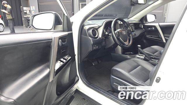 Toyota RAV4 2.5 4WD Hybrid 4th 2018 — фото 10