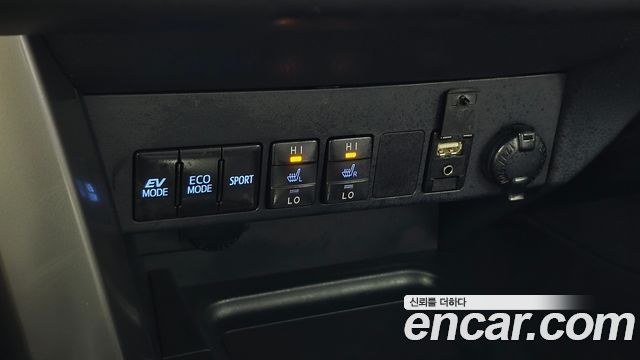 Toyota RAV4 2.5 4WD Hybrid 4th 2018 — фото 12