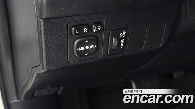 Toyota RAV4 2.5 4WD Hybrid 4th 2018 — фото 17