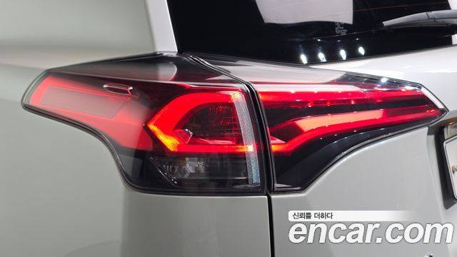 Toyota RAV4 2.5 4WD Hybrid 4th 2018 — фото 23