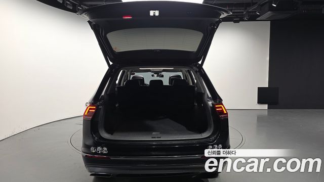 Volkswagen Tiguan Allspace 2.0 TDI Prestige 2018 — фото 20