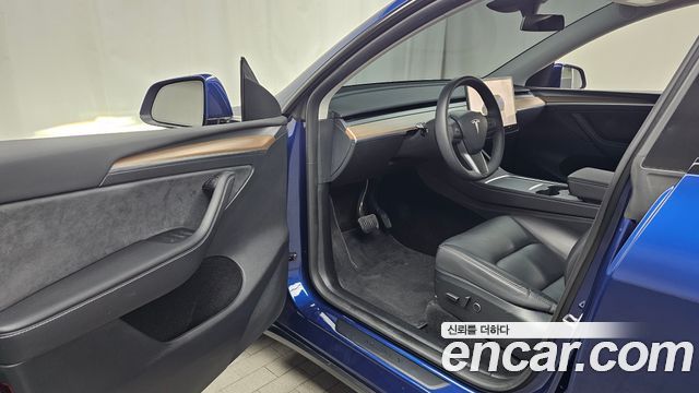 Tesla Model Y RWD 2025 — фото 10