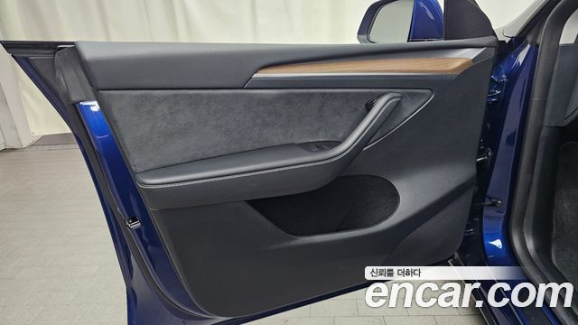 Tesla Model Y RWD 2025 — фото 24
