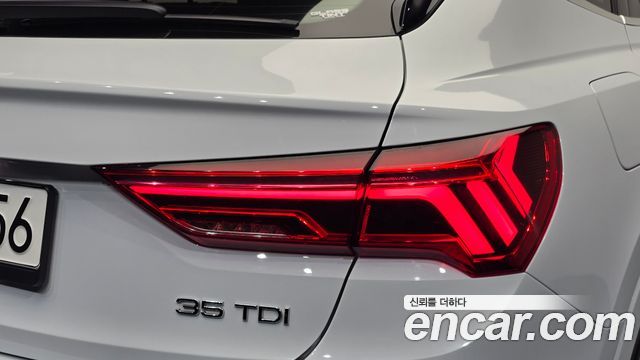 Audi Q3 (F3) 35 TDI Premium Sportback 2022 — фото 23