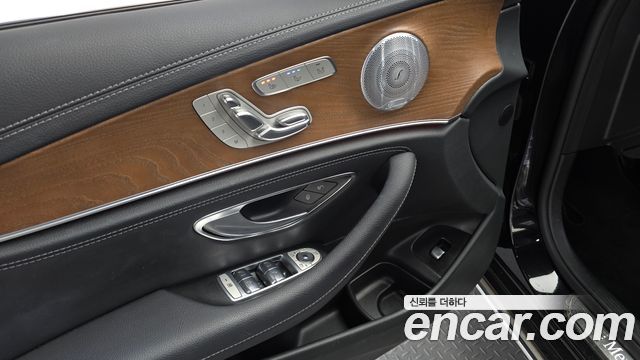 Mercedes-Benz E-Class (W213) E300 4MATIC Exclusive 2020 — фото 19