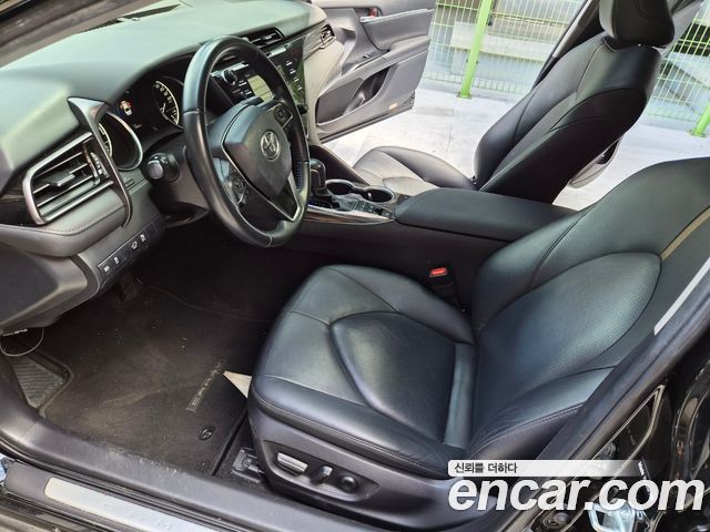 Toyota Camry (XV70) 2.5 XLE Hybrid 2019 — фото 16