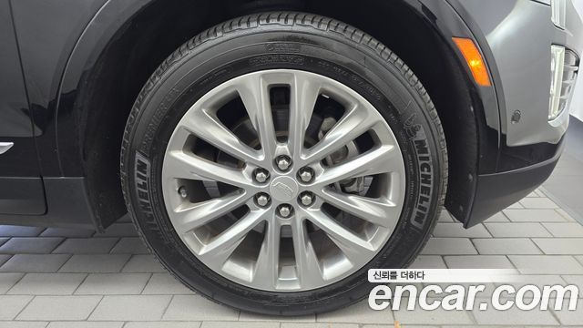 Cadillac XT5 3.6 Platinum 2018 — фото 21