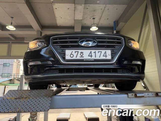 Hyundai Grandeur (IG) 3.0 LPi Modern (Rental Car)