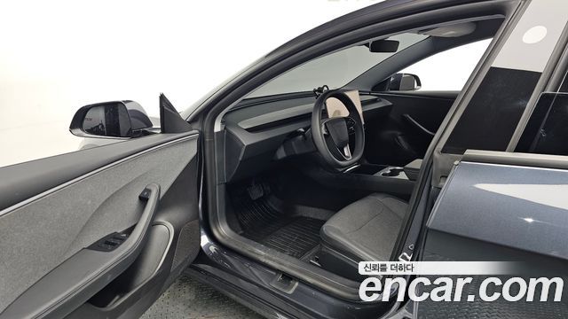Tesla Model 3 Standard RWD 2026 — фото 10