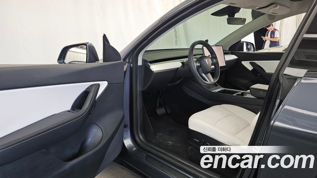 Tesla Model Y Long Range AWD 2022 — фото 10