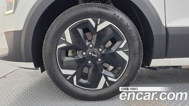 Kia Niro EV Air 2023 — фото 5